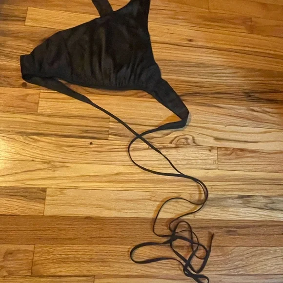 DB criss cross crop top - Picture 2 of 2